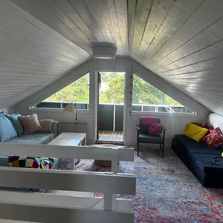 Cozy Summer By The Coast